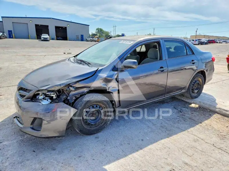 2013 Toyota COROLLA фото