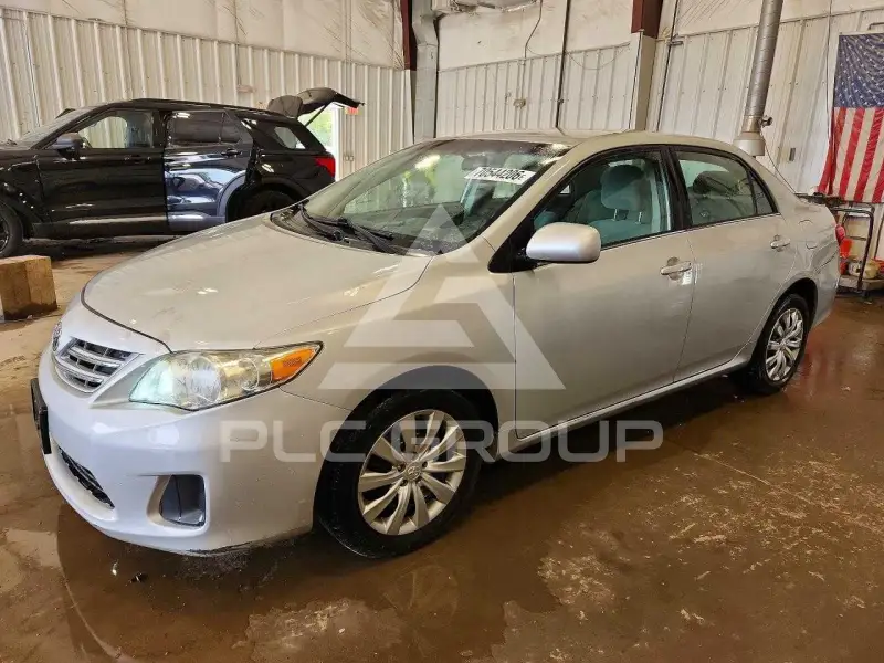 2013 Toyota COROLLA фото