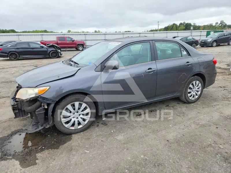 2013 Toyota COROLLA фото