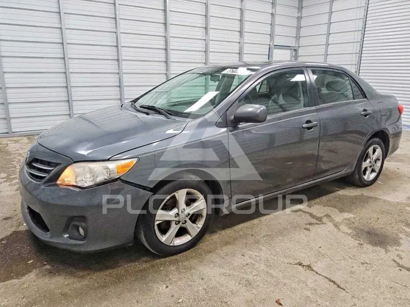 2013 Toyota COROLLA фото