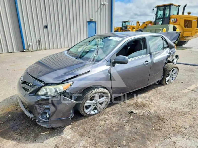 2013 Toyota COROLLA фото