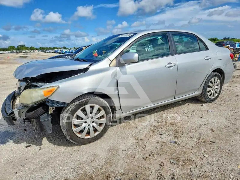 2013 Toyota COROLLA фото