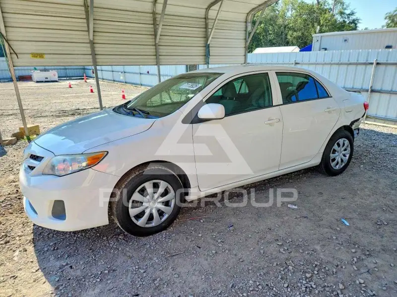 2013 Toyota COROLLA фото
