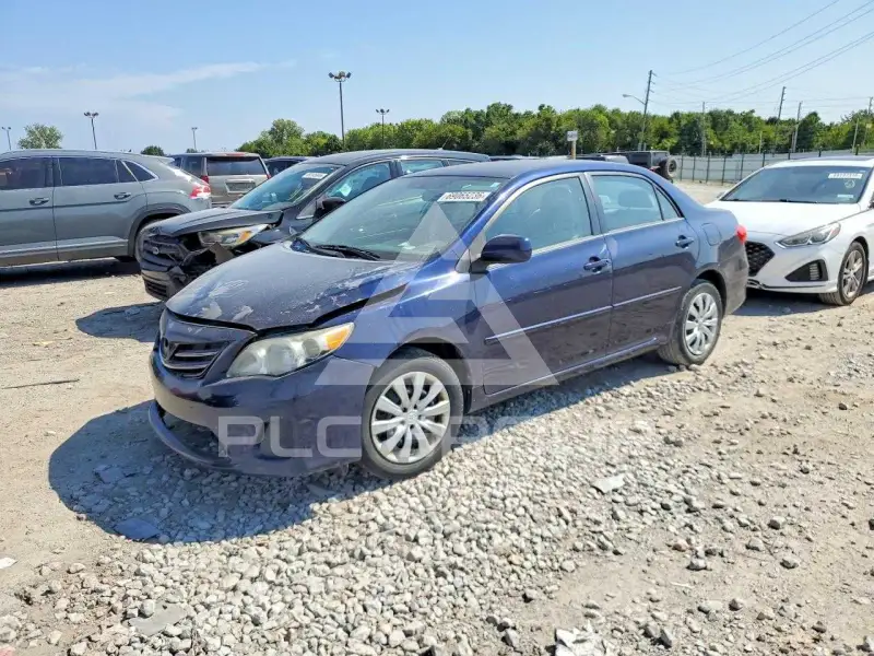 2013 Toyota COROLLA фото