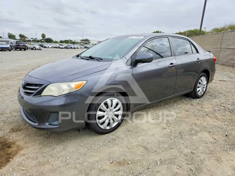 2013 Toyota COROLLA фото