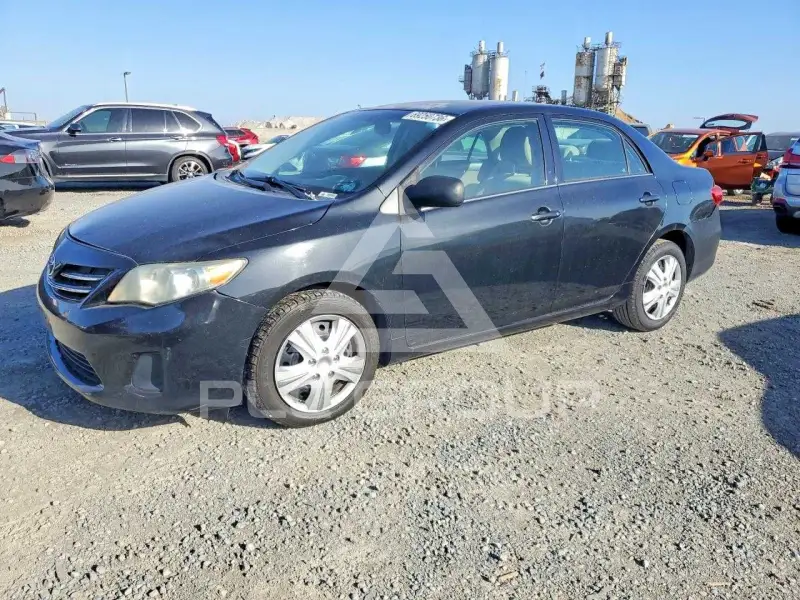 2013 Toyota COROLLA фото