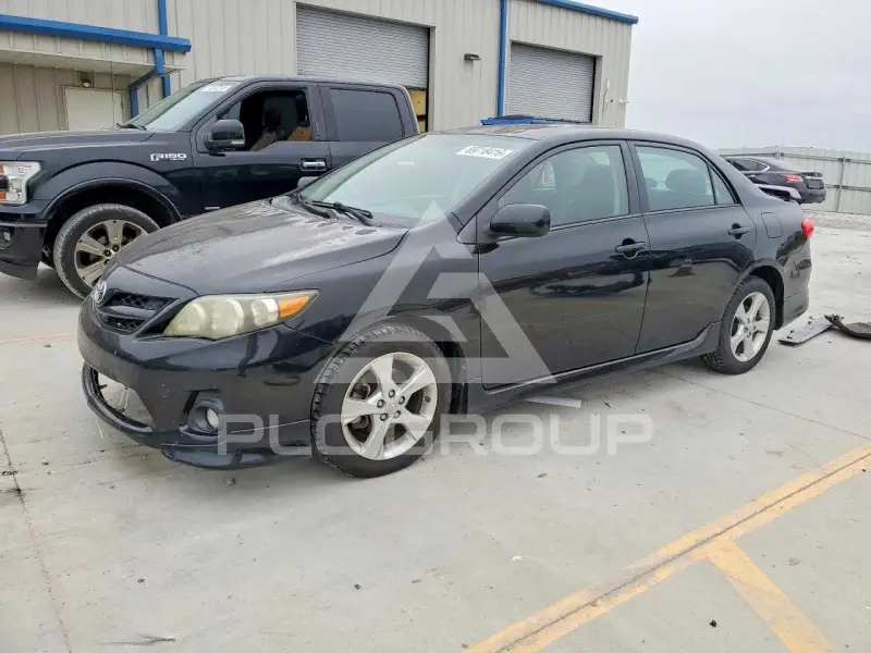 2013 Toyota COROLLA фото