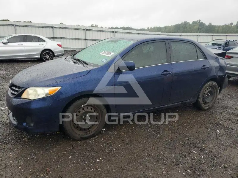 2013 Toyota COROLLA фото