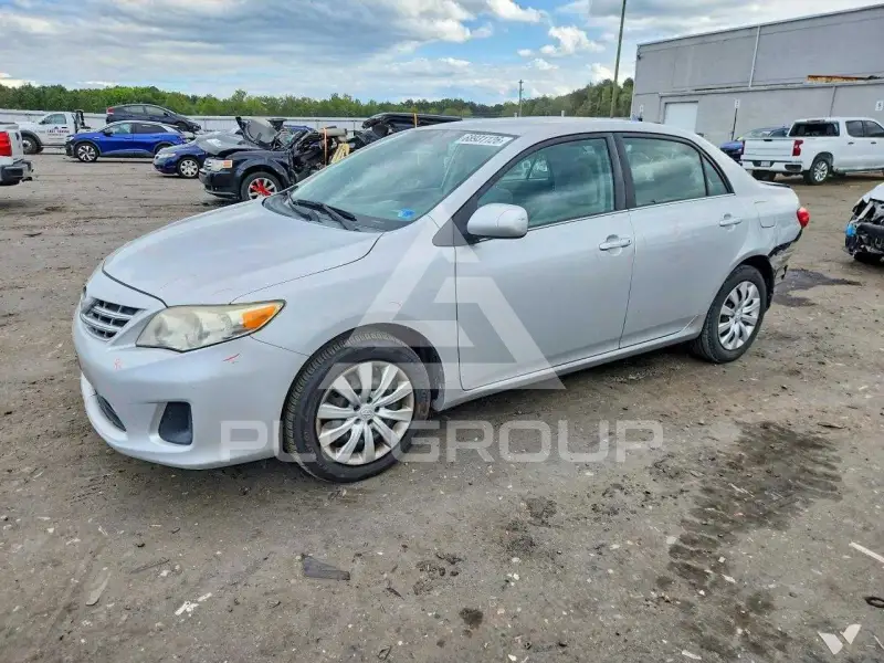 2013 Toyota COROLLA фото