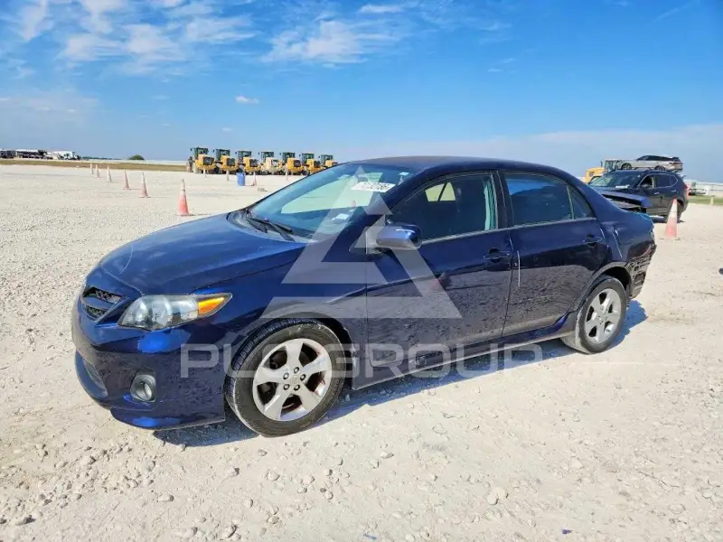 2013 Toyota COROLLA фото