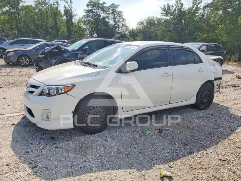 2013 Toyota COROLLA фото