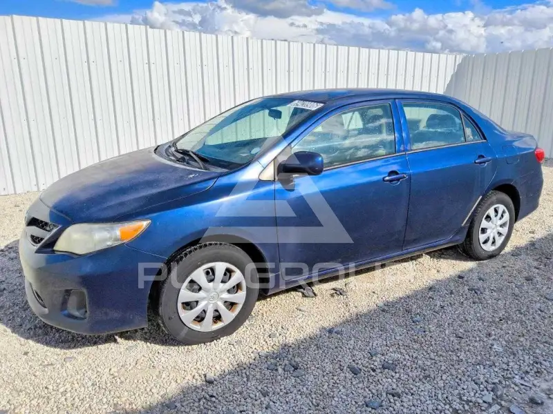 2013 Toyota COROLLA фото