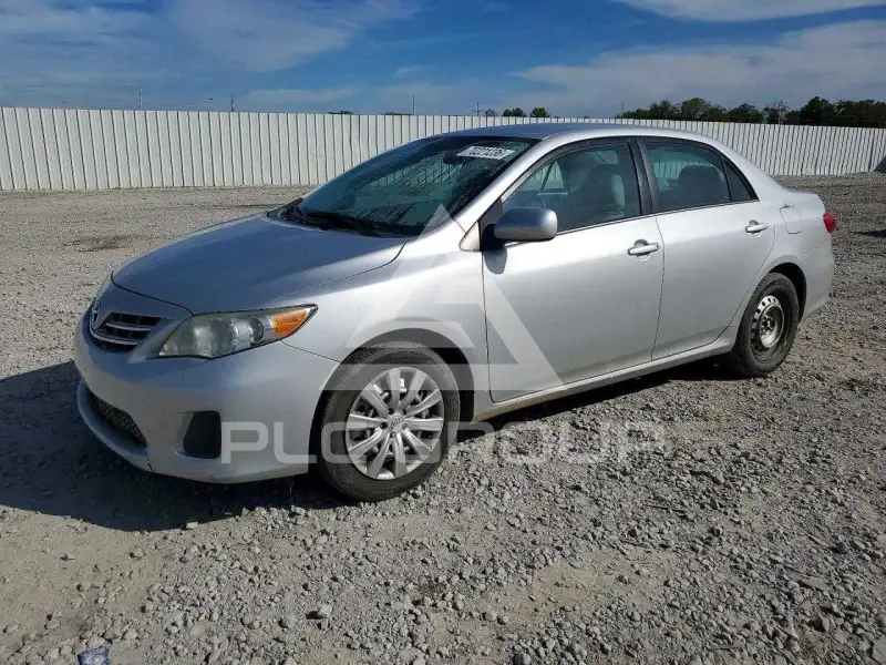 2013 Toyota COROLLA фото