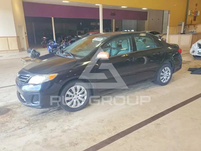 2013 Toyota COROLLA фото