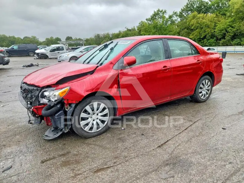 2013 Toyota COROLLA фото