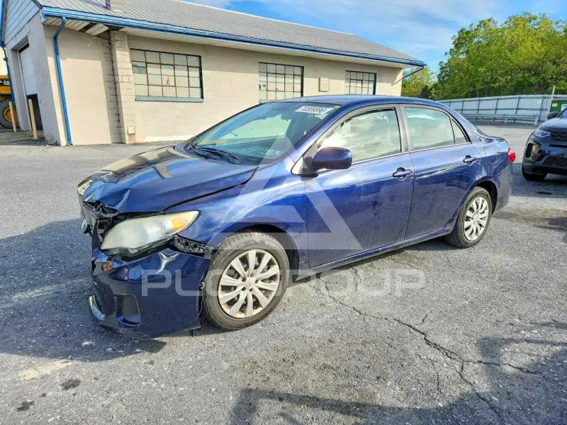 2013 Toyota COROLLA фото