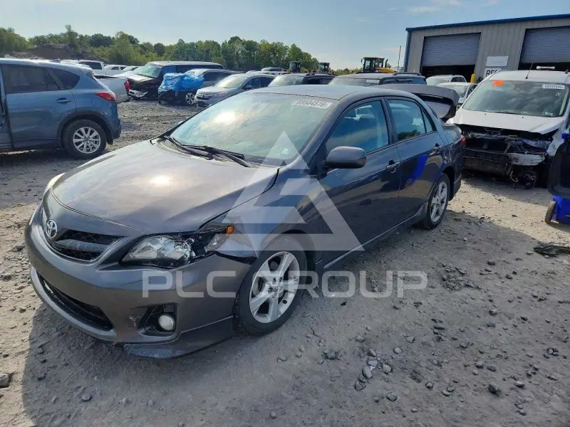 2013 Toyota COROLLA фото
