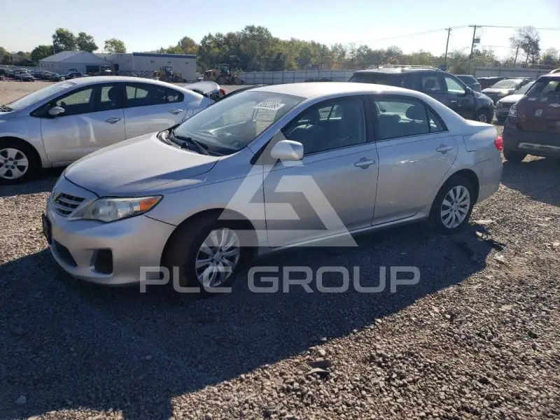 2013 Toyota COROLLA фото