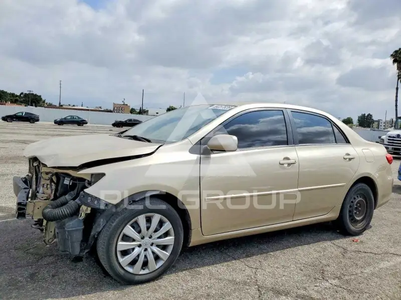 2013 Toyota COROLLA фото