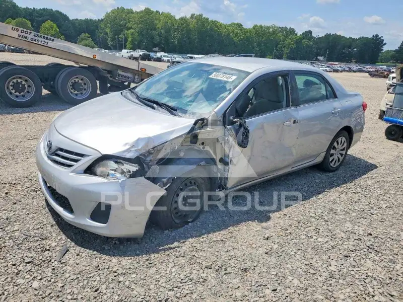 2013 Toyota COROLLA фото