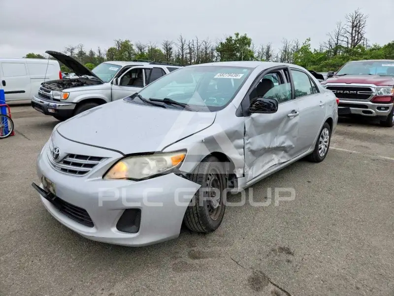 2013 Toyota COROLLA фото