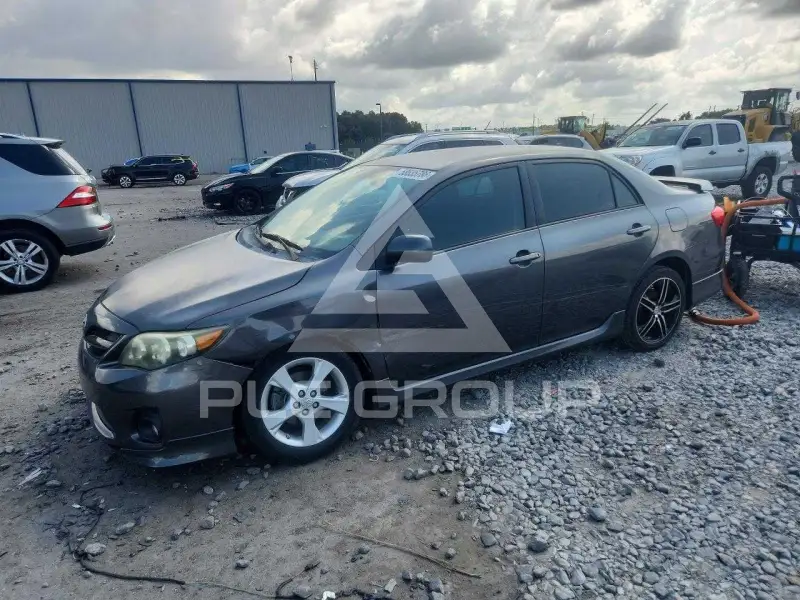2013 Toyota COROLLA фото