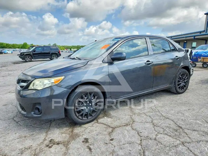 2013 Toyota COROLLA фото
