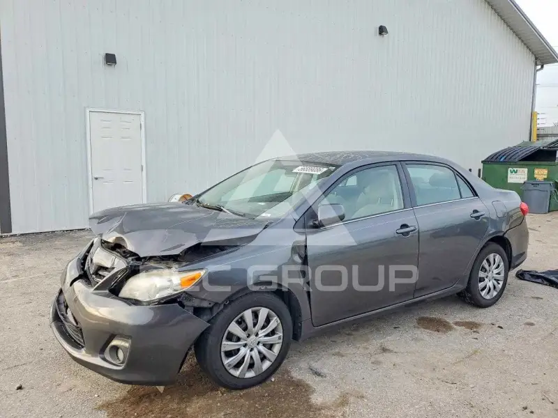 2013 Toyota COROLLA фото