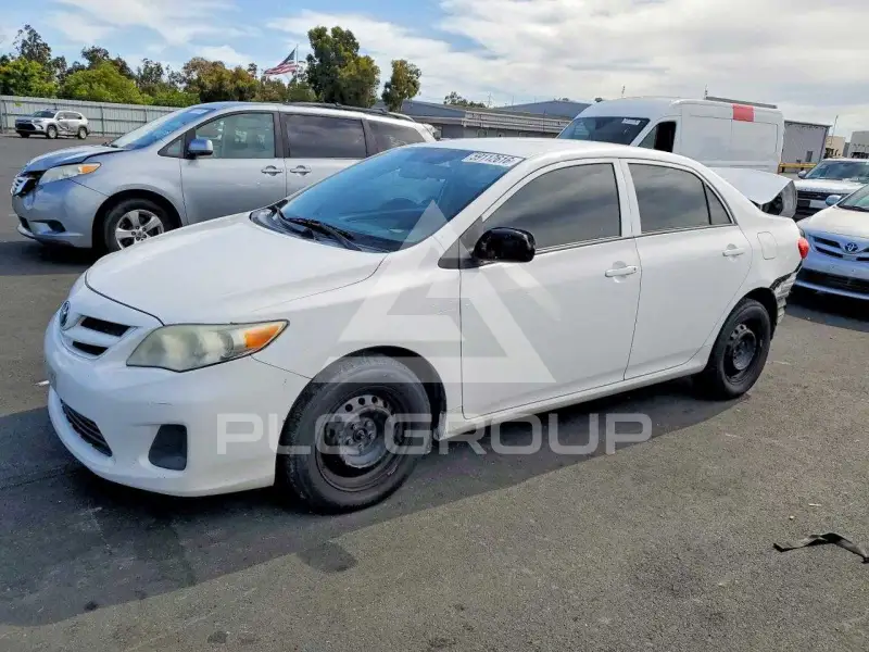 2013 Toyota COROLLA фото