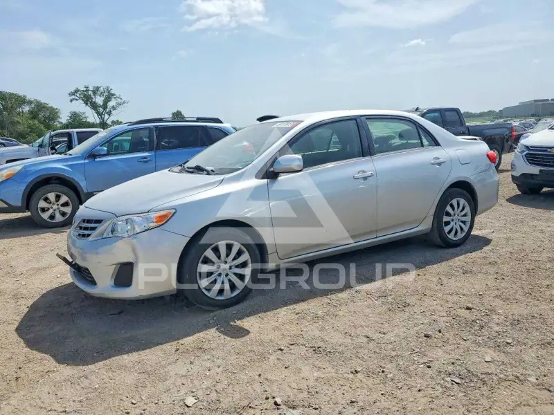 2013 Toyota COROLLA фото