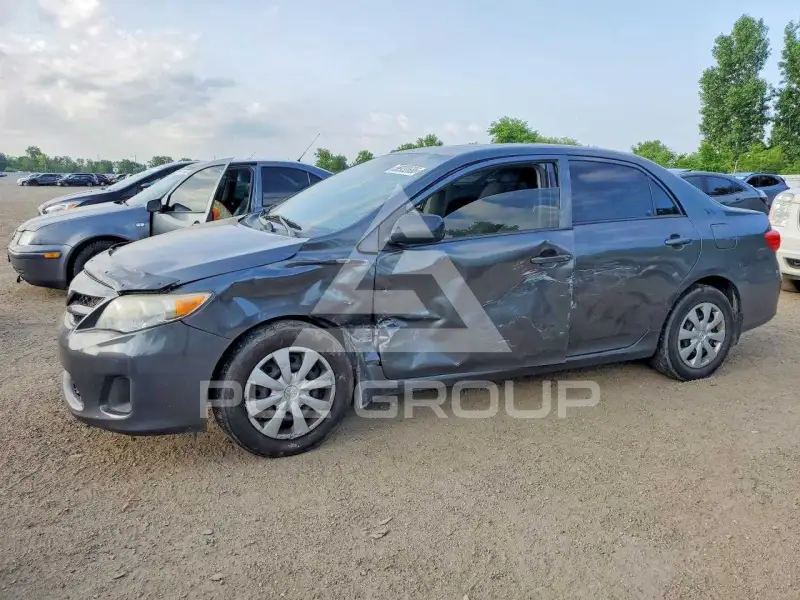 2013 Toyota COROLLA фото