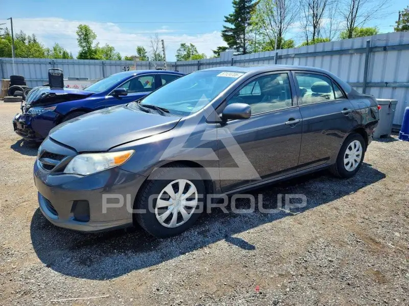 2013 Toyota COROLLA фото