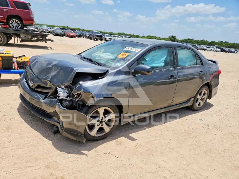2013 Toyota COROLLA фото