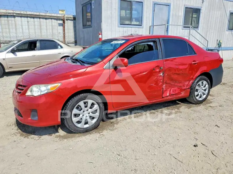 2013 Toyota COROLLA фото