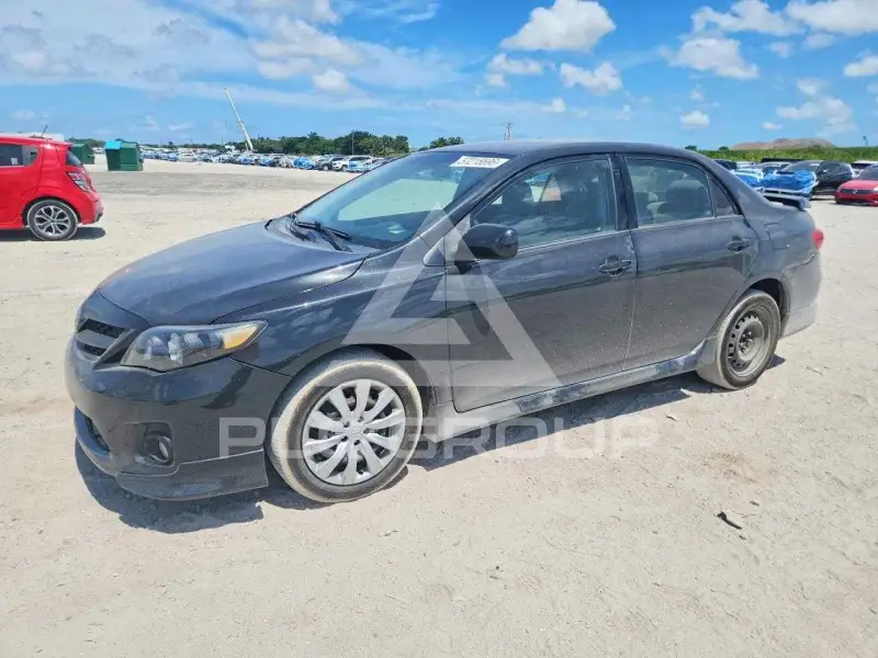 2013 Toyota COROLLA фото