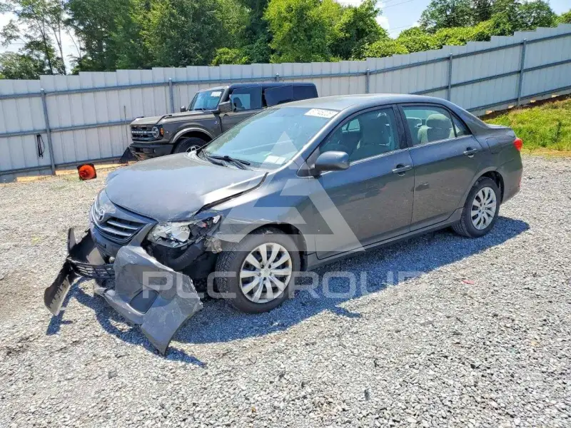 2013 Toyota COROLLA фото