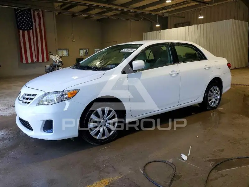 2013 Toyota COROLLA фото