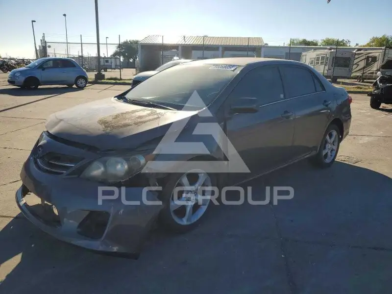 2013 Toyota COROLLA фото