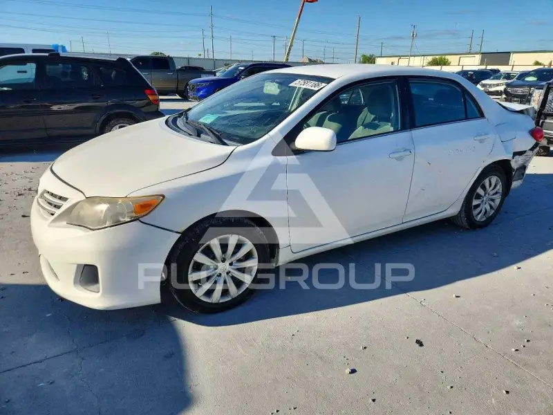 2013 Toyota COROLLA фото