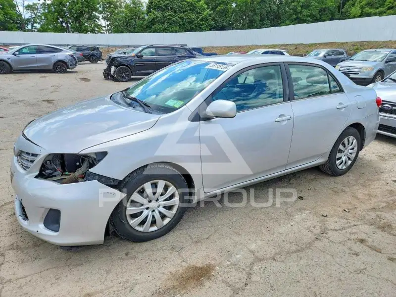 2013 Toyota COROLLA фото