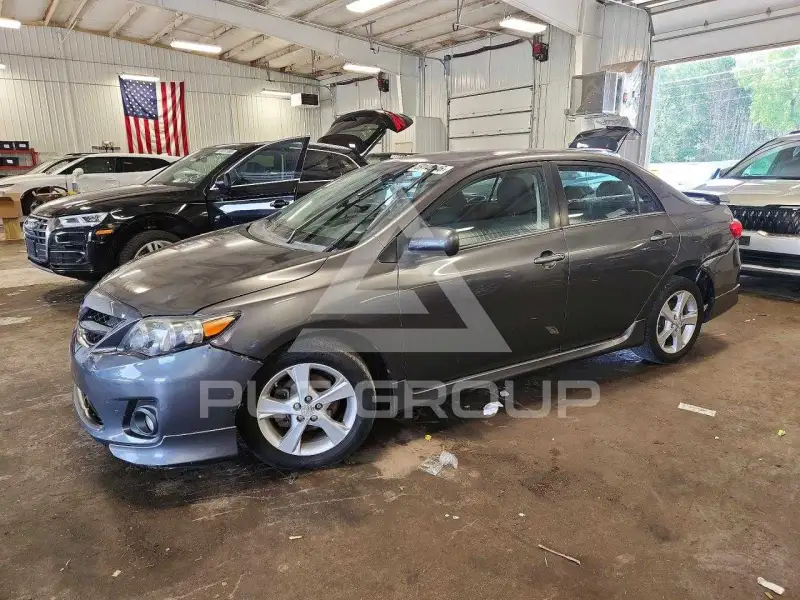 2013 Toyota COROLLA фото