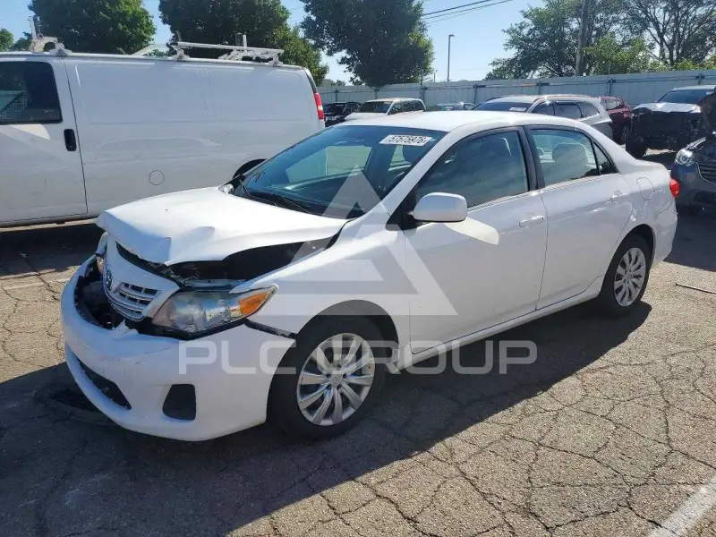 2013 Toyota COROLLA фото