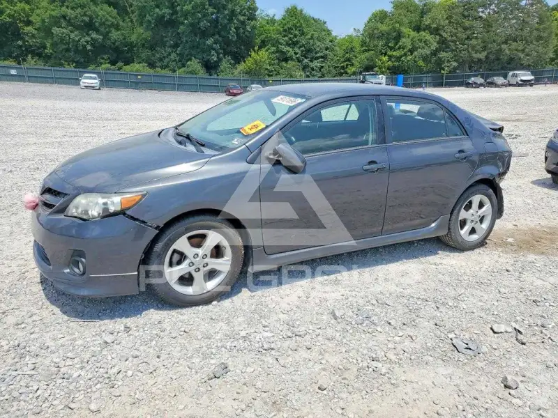 2013 Toyota COROLLA фото