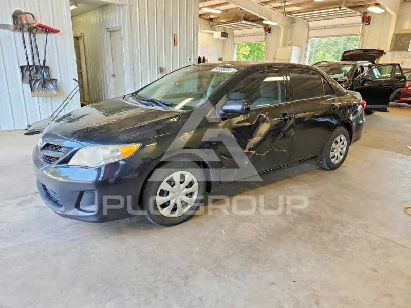 2013 Toyota COROLLA фото