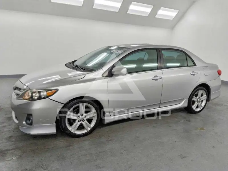 2013 Toyota COROLLA фото