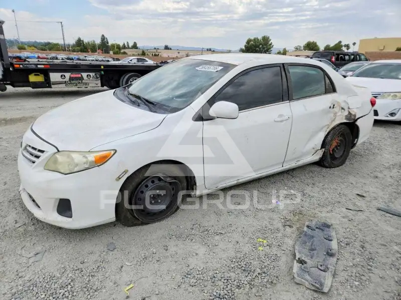 2013 Toyota COROLLA фото