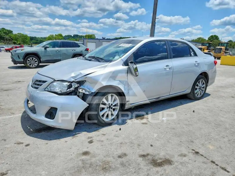 2013 Toyota COROLLA фото