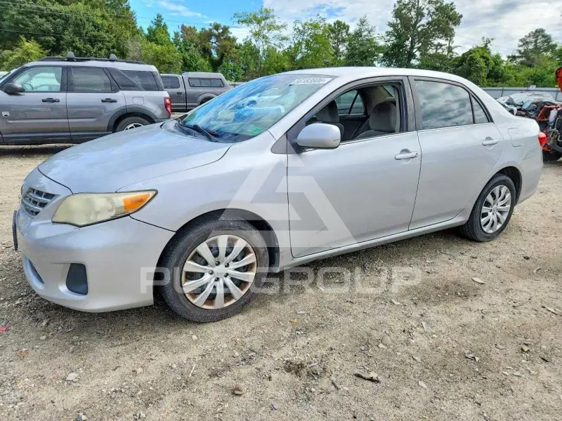2013 Toyota COROLLA фото