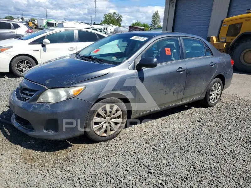 2013 Toyota COROLLA фото