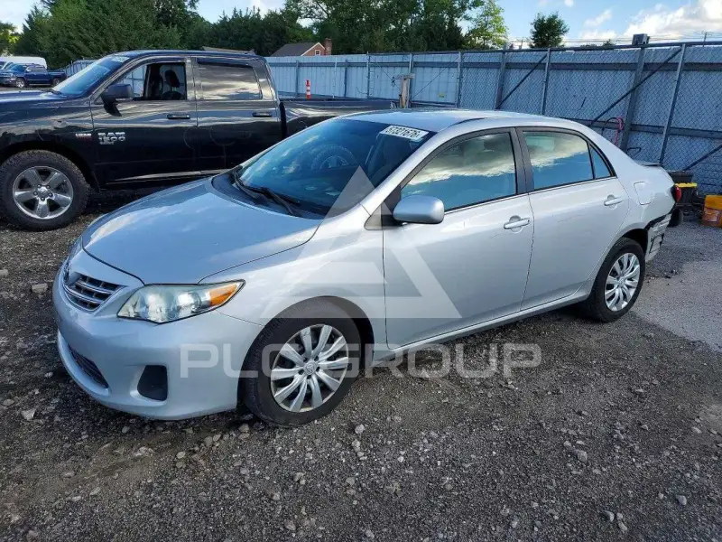 2013 Toyota COROLLA фото